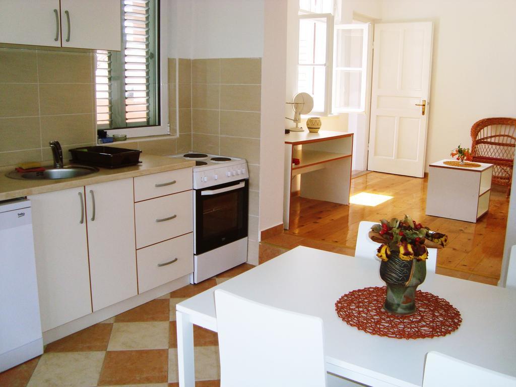Apartments Rolovina Tivat Oda fotoğraf