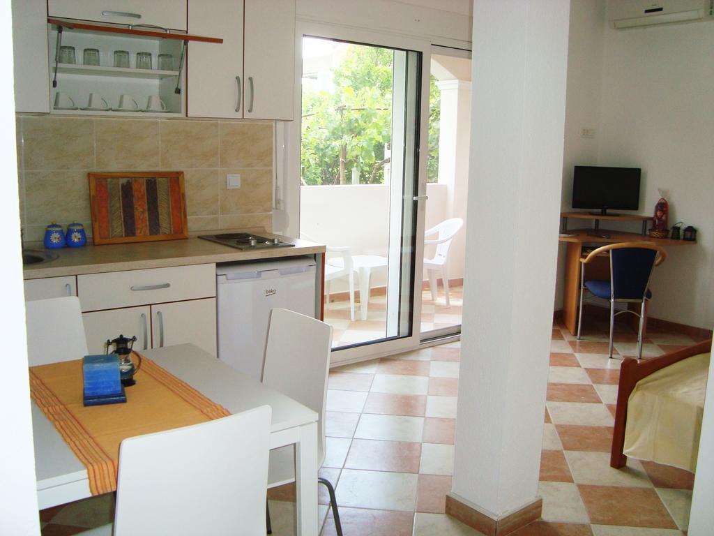 Apartments Rolovina Tivat Oda fotoğraf